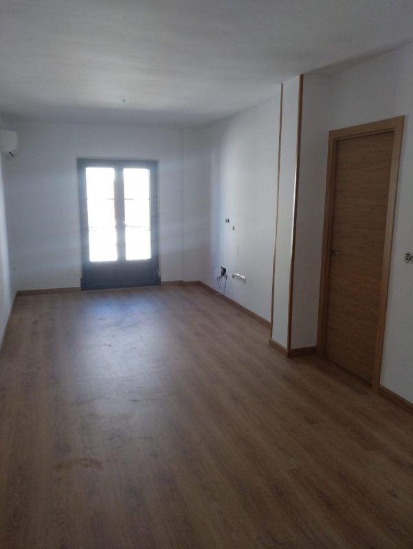 JM BricoDecoracion – Parquet, Puertas de Madera y Vinilos